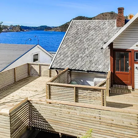 Appartement Awesome In With House Sea View